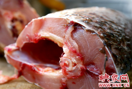 新鲜的鱼肉粉嫩诱人