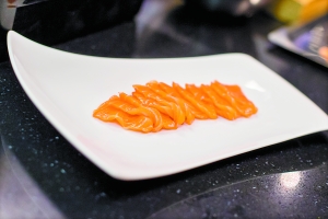 日本人不吃三文鱼刺身？到底能不能生吃