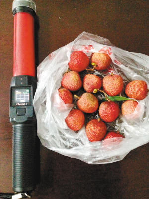 吃着荔枝开着车小心你就“被酒驾”了