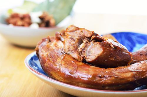 美味喷香的卤制品多产自 “黑作坊”