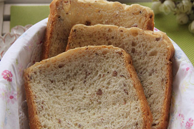 蜜豆面包：浓香面包配红豆 早起好心情