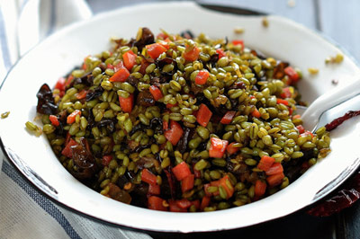 腊肉炒青麦仁：麦香悠远搭配腊肉好味道