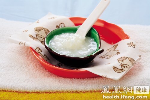 富含膳食纤维 早餐吃燕麦粥好处多