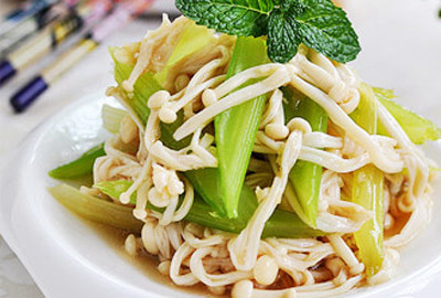 金针菇拌芹菜：简单易做 必不可少下酒菜