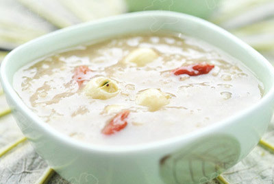 荷叶冰粥：夏日荷香入菜 排毒清肠道