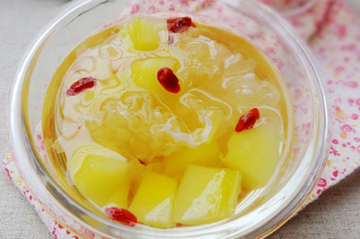 木瓜雪耳羹：补水养颜 女性滋补首选