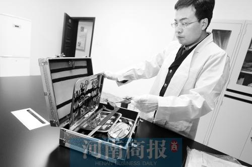 郑州法医18年检验1500具尸体 看牙齿能推算年龄