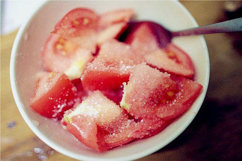 糖拌西红柿导致腹泻？白糖中的螨虫是“元凶”