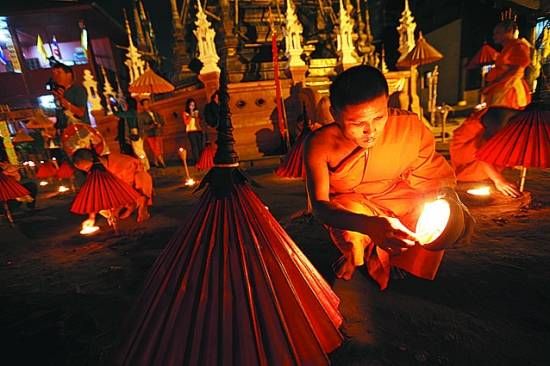 帕邢寺，手工艺者现场演示传统工艺。