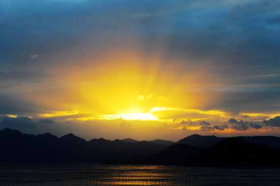 霞光下的醉美滩