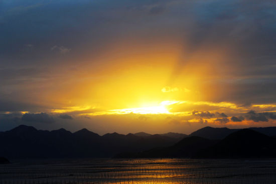 霞光下的醉美滩