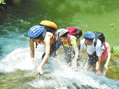来七十二潭，过个穿草鞋的夏天！