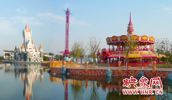 方特主题公园内的双层转马。