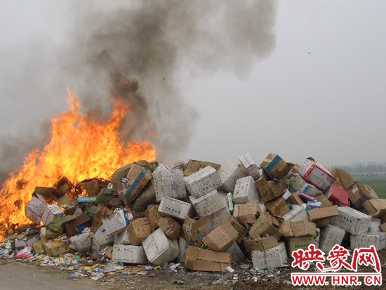 漯河市食品药品监督管理局依法销毁查获的假劣药品