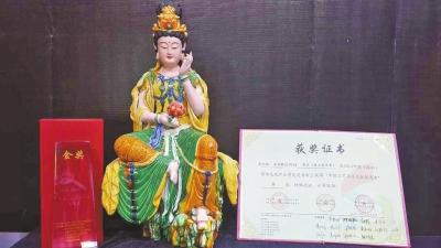 洛阳文化产品惊艳中国文博会 唐三彩作品获金奖