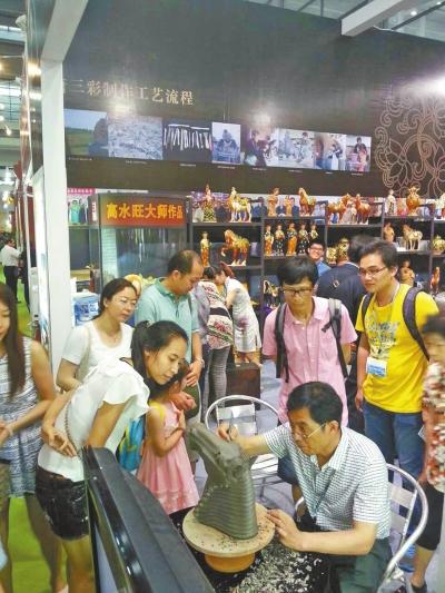 洛阳文化产品惊艳中国文博会 唐三彩作品获金奖