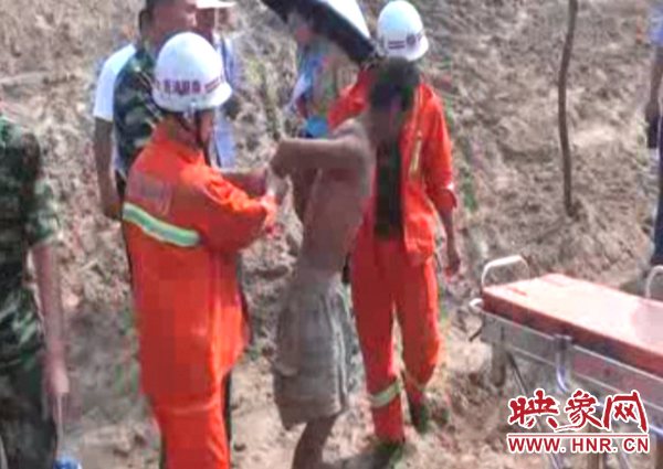 邓州“智障”男子闹市掘土洞蜗居避暑