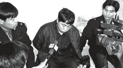 信阳男子抢走发小500万中奖彩票后“人间蒸发”