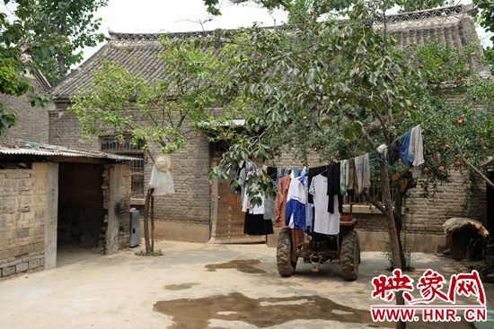 图为纪望全的家。