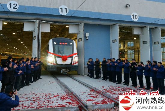 12月28日早上7点39分，编号为0111的列车驶出郑东车辆段开往市体育中心站