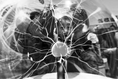 郑州气象馆免费开放 4D气象大片看得小朋友尖叫