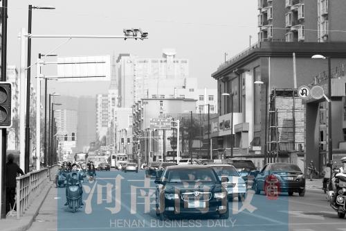 女子闯红灯被罚 起诉“电子眼”所拍证据不足