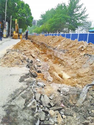 预计6月中旬西半幅5类管线铺设完成,7月底8月初西半幅还路于民