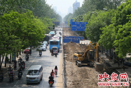 高考期间,省实验中学附近道路停止一切施工。