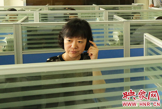 郑州市社保局生育保险待遇处处长马燕接听12333热线