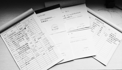 郑州市金色港湾社区内，居民要求出具各种证明的登记本。