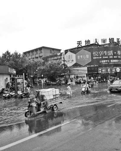 农业路丰乐路口也积水严重