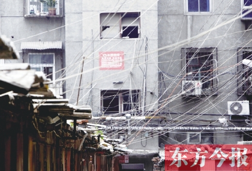 郑州多小区私拉电线成灾 居民安全存隐患