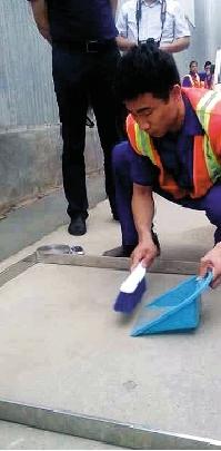 郑州多条路段尘土“按克计量” 三全路尘土最多