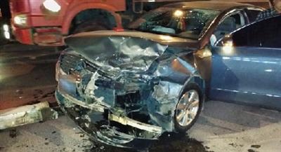 郑州两车离奇相撞 商务车司机身亡两人受伤(图)