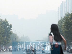 远处的天，有些灰蒙蒙的感觉