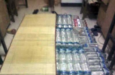 网友大晒夏日“解暑神器” 西瓜裤、矿泉水床华丽登场