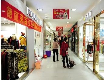 郑州火车站服装批发市场外迁 不搞一刀切