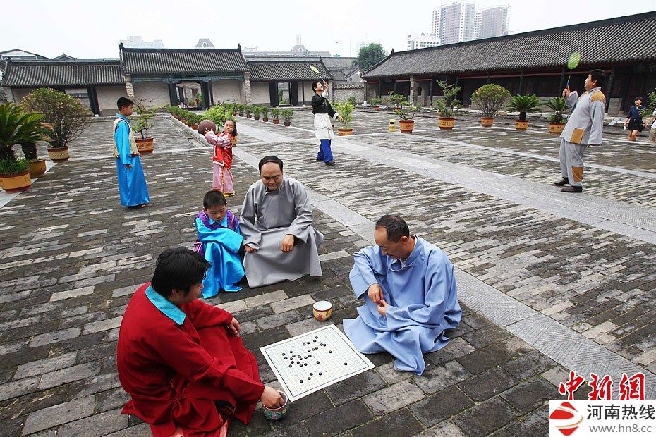 河南南阳旅游局拍微电影 <wbr>局长客串乞丐(高清组图)