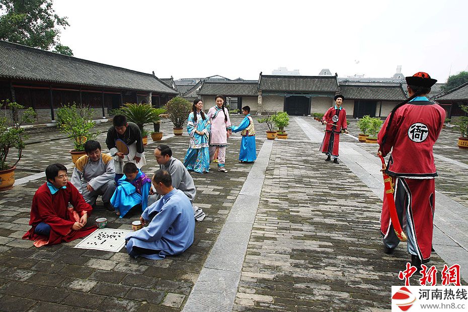 河南南阳旅游局拍微电影 局长客串乞丐(高清组图)