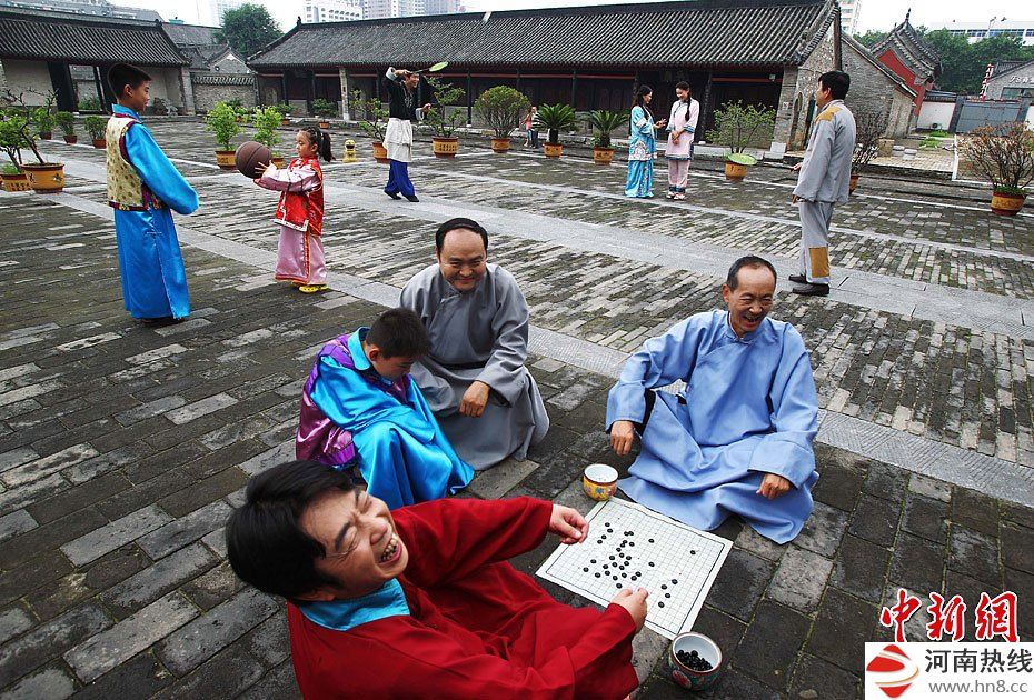 河南南阳旅游局拍微电影 <wbr>局长客串乞丐(高清组图)