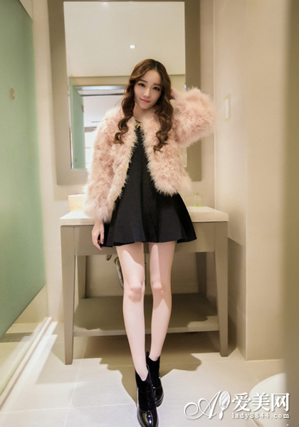  连衣裙+外套 心机搭配穿出造型感 