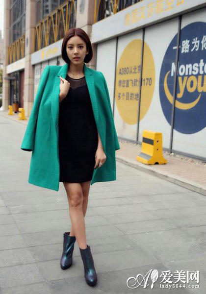  连衣裙+外套 心机搭配穿出造型感 