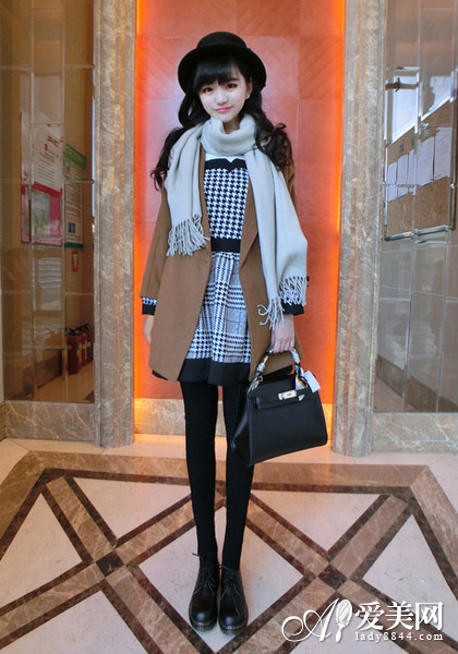  连衣裙+外套 心机搭配穿出造型感 