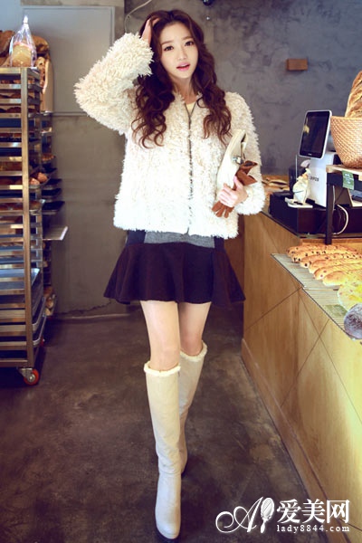  外套+长靴搭配示范 视觉显高有妙计 