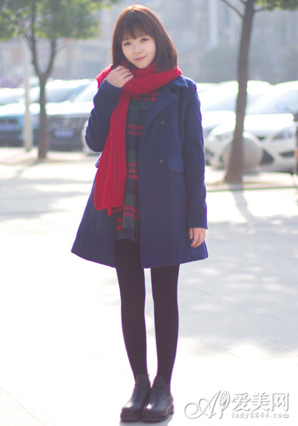  连衣裙+外套 心机搭配穿出造型感 