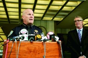 纵火案嫌疑人用中文自首