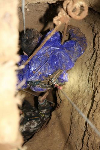 盗墓团伙进入墓室后昏迷 报警求助遭逮捕(图)