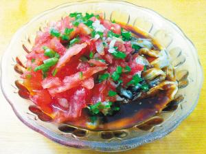 不必烟熏火燎也能吃上健康菜 学做微波炉版双茄拌菜