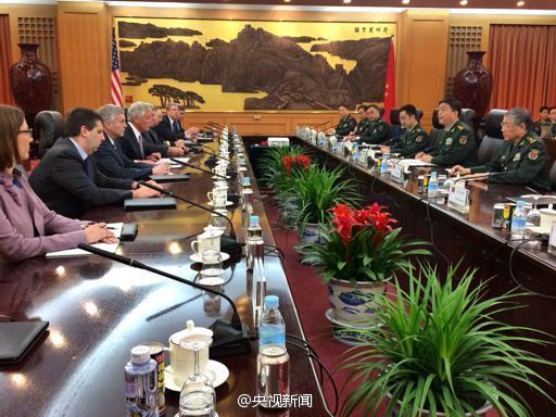 中美国防部长举行会谈 
