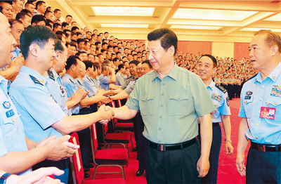 　　6月17日，中共中央总书记、国家主席、中央军委主席习近平在北京接见空军第十二次党代会代表。新华社